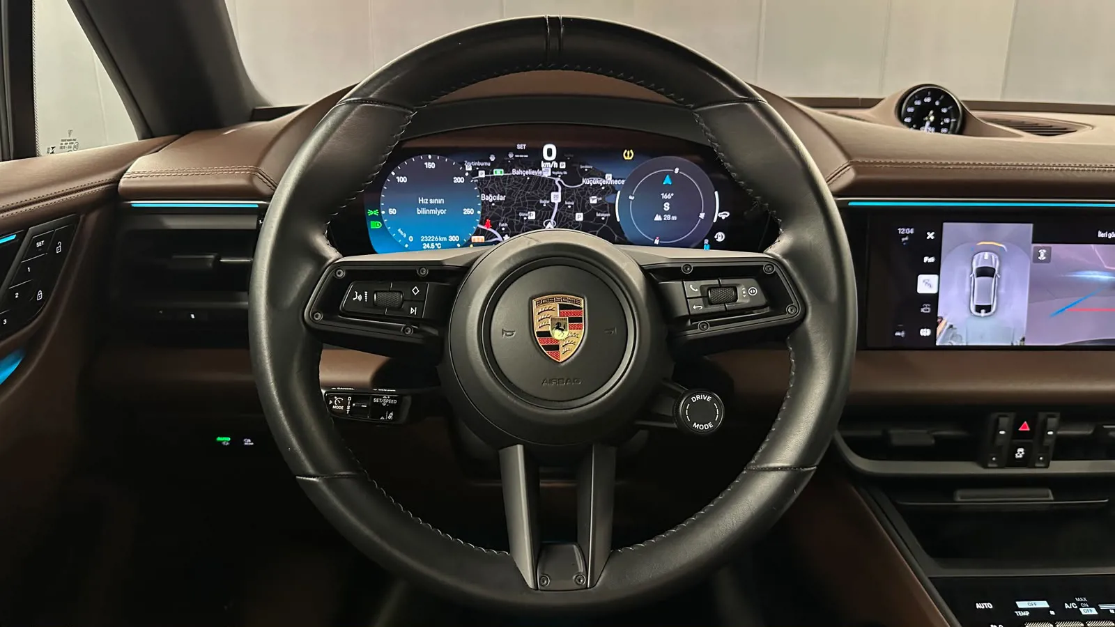 Porsche  MACAN 4