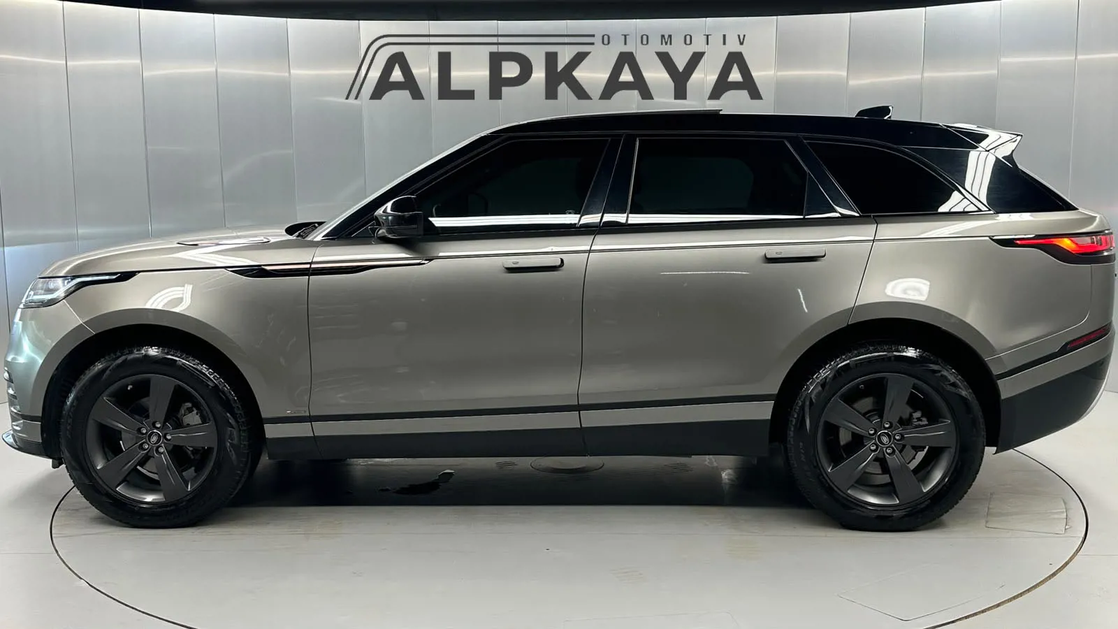 Rover VELAR 2.0 TD4 R-DYNAMIC S 