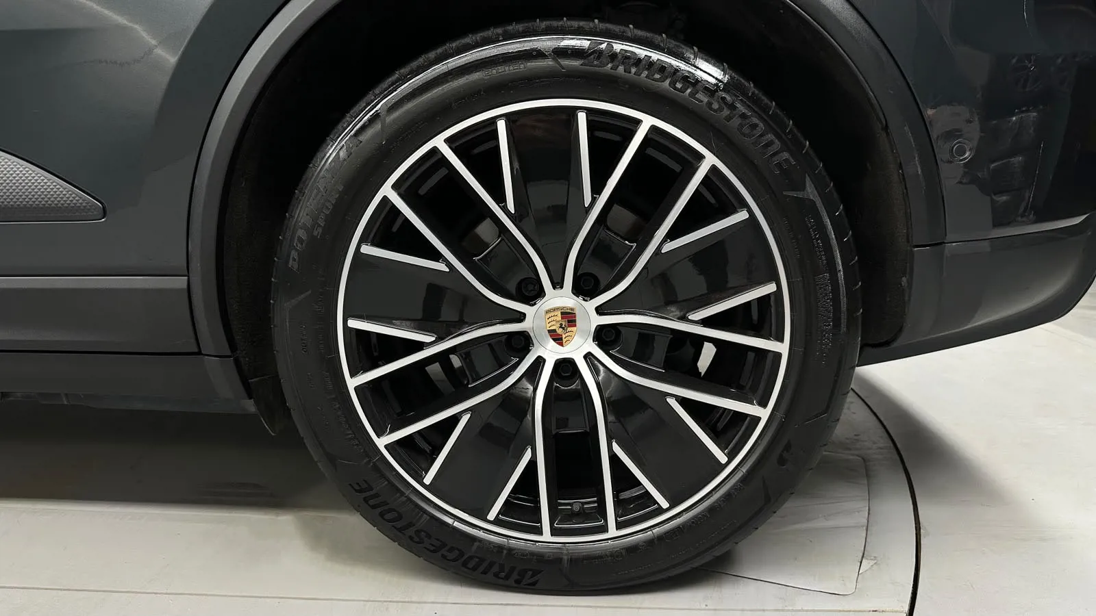 Porsche  MACAN 4