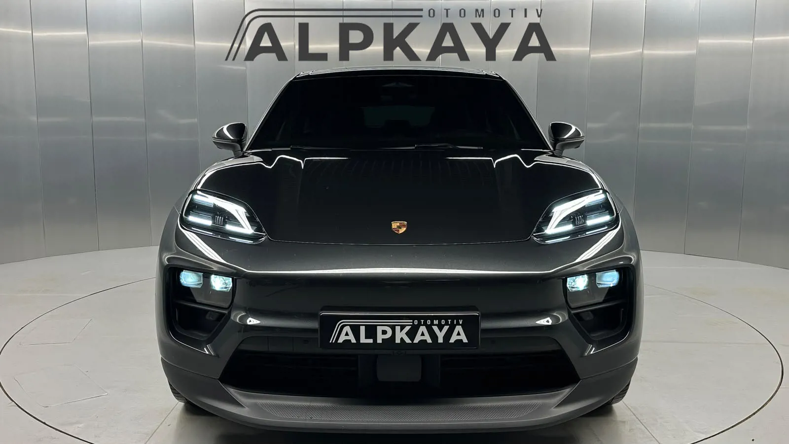 Porsche  MACAN 4