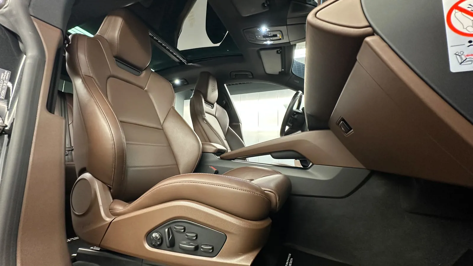 Porsche  MACAN 4