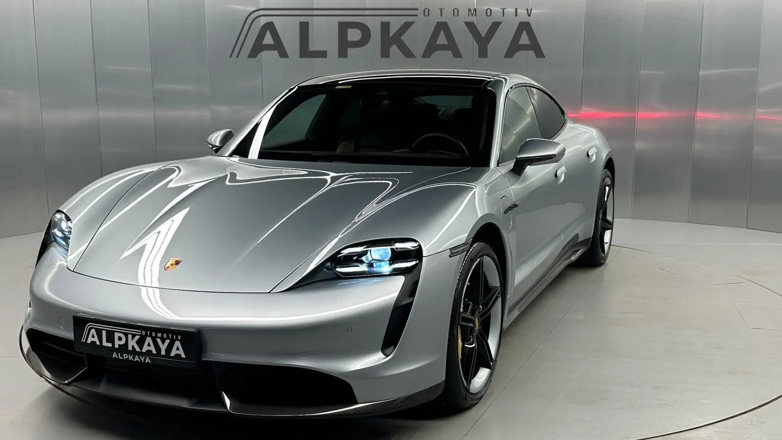 Porsche TAYCAN TURBO S 