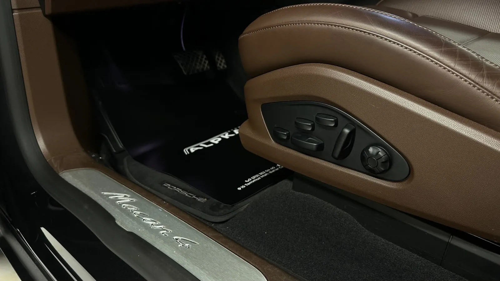 Porsche  MACAN 4
