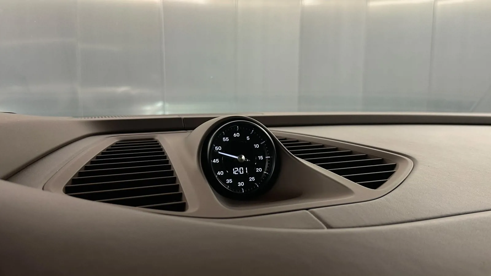Porsche  MACAN 4