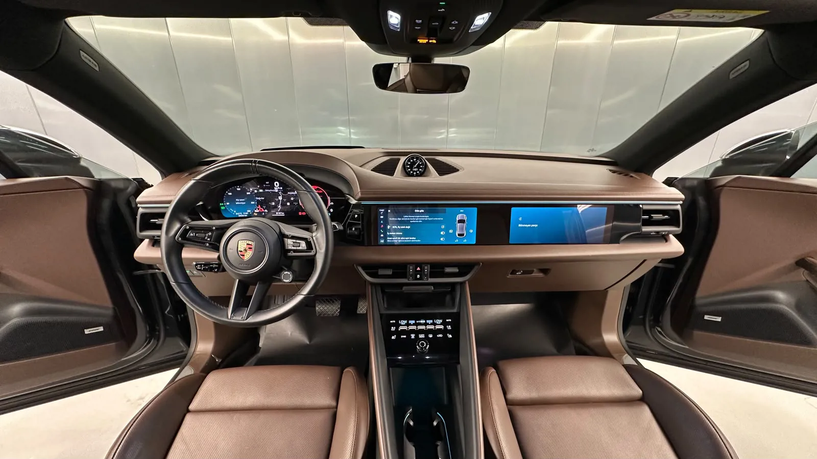 Porsche  MACAN 4