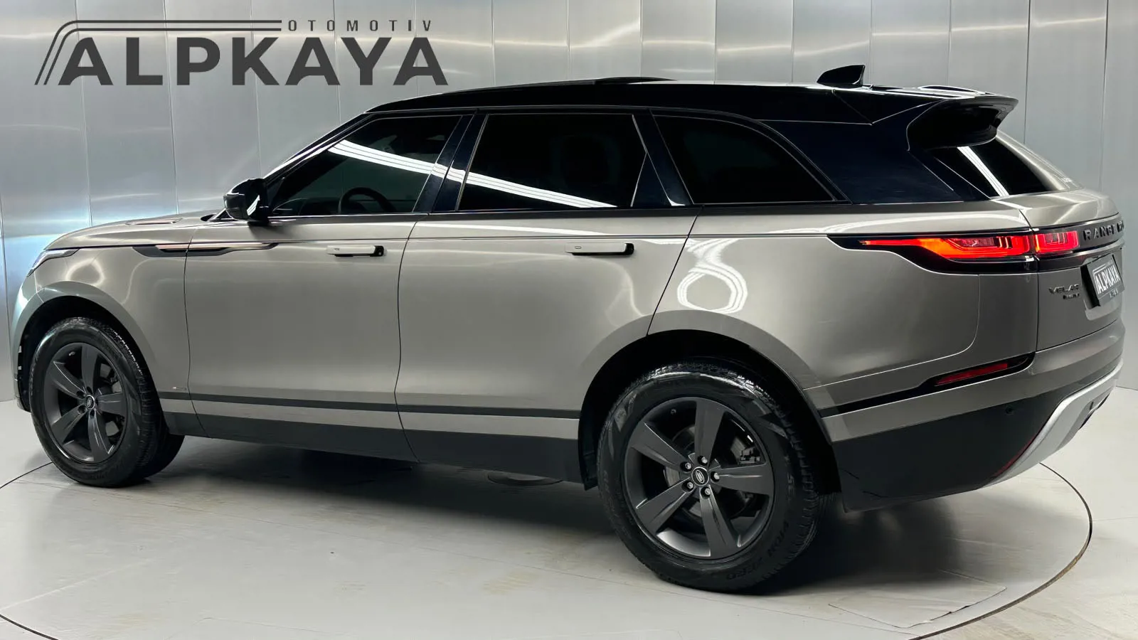 Rover VELAR 2.0 TD4 R-DYNAMIC S 