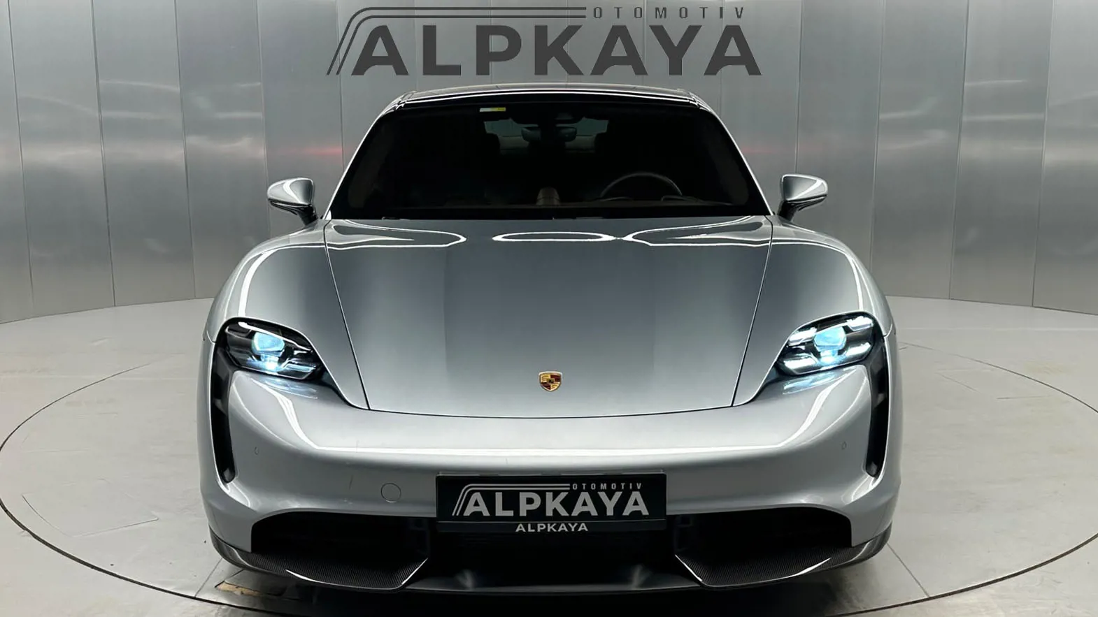 Porsche TAYCAN TURBO S 