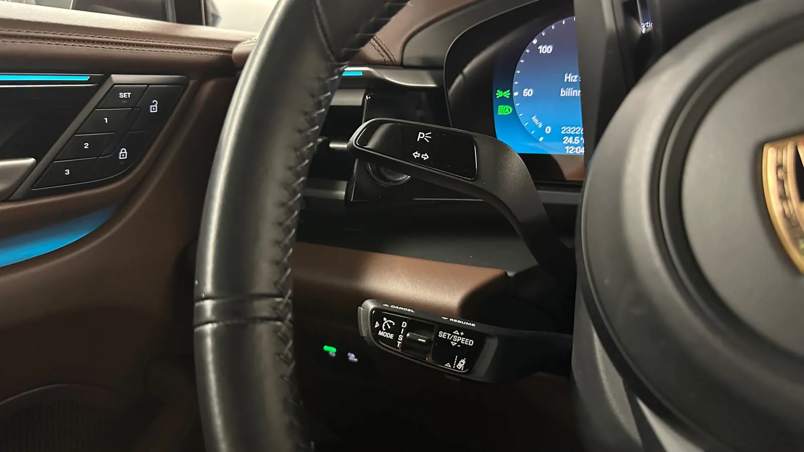Porsche  MACAN 4