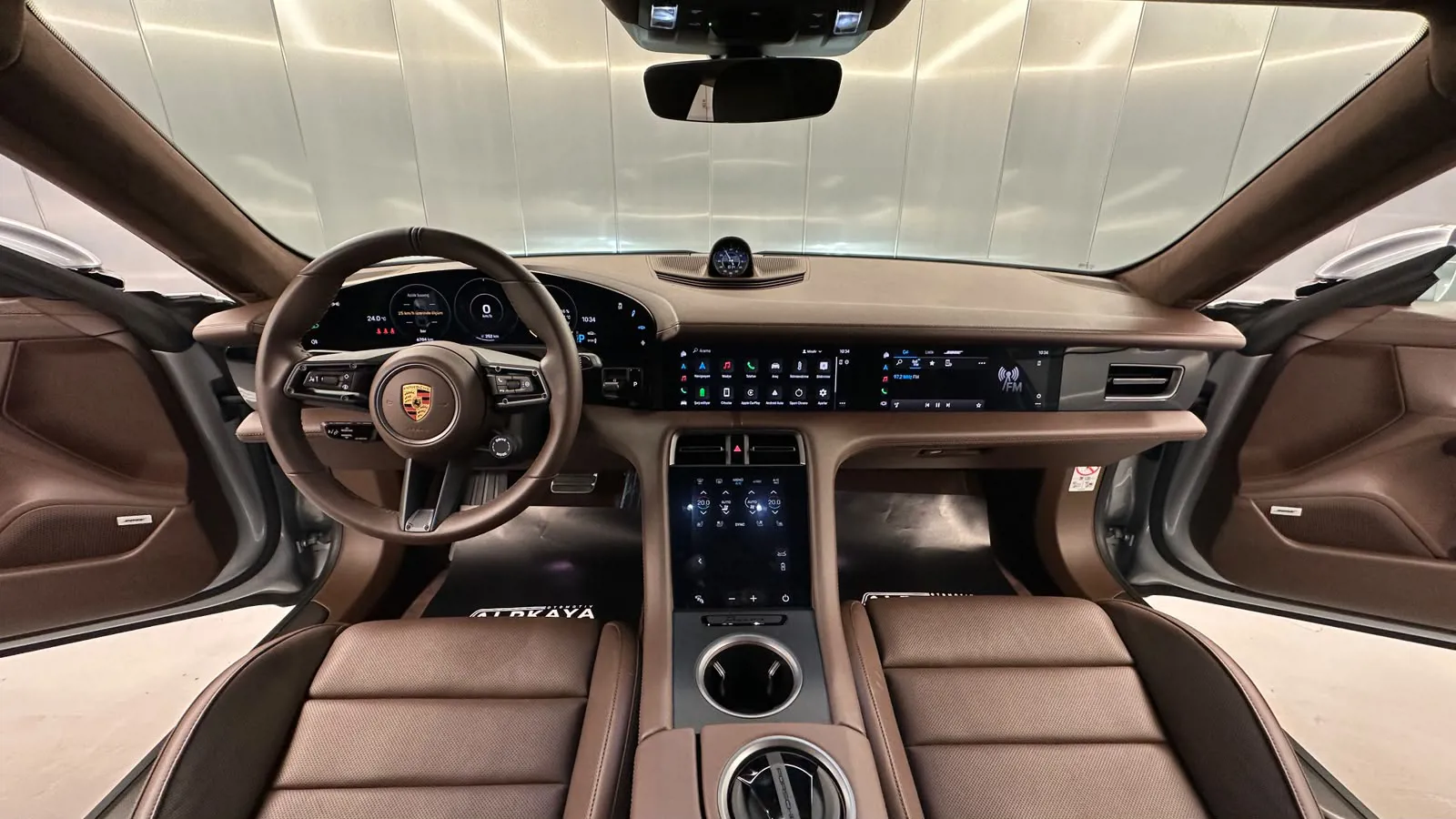 Porsche TAYCAN TURBO S 
